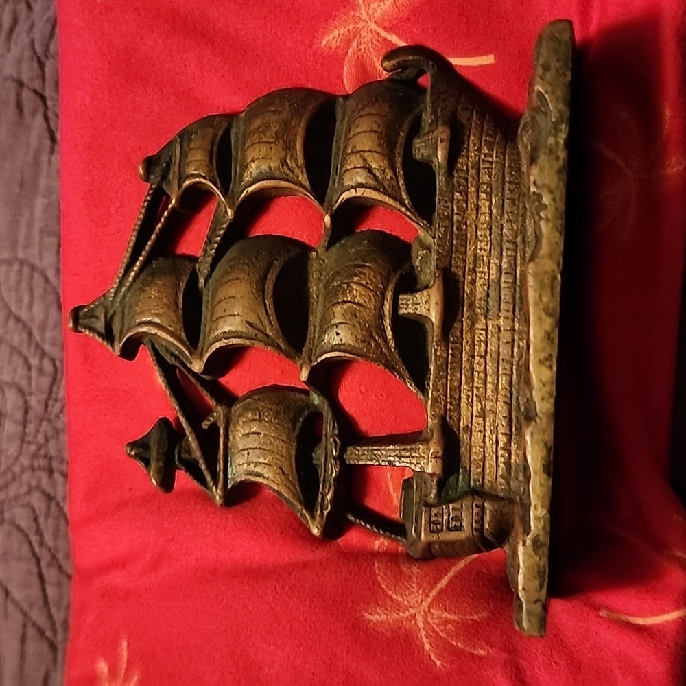 VINTAGE  SOLID BRASS  ⛵️  SAILBOAT.